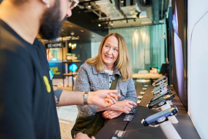 A customer receives help choosing a smartphone in-store