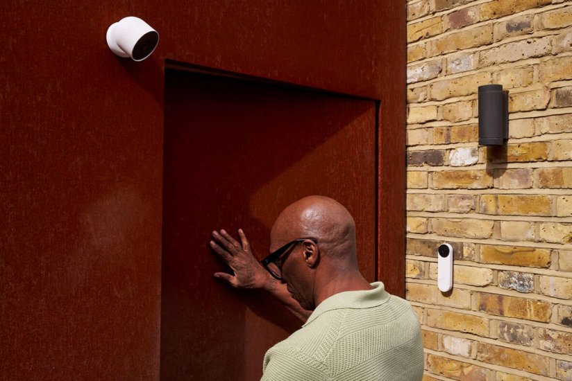 Arlo camera and doorbell