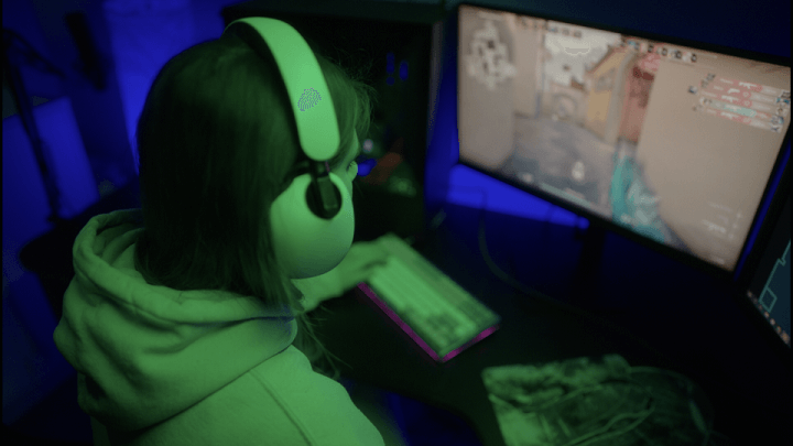 Jupi gaming online in her bedroom