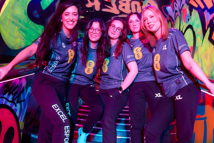 Female esports participants for EE
